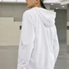 Farbenfrohe Freizeit-Serie: Kapuzenjacke mit Reissverschluss und Buchstabenprint „Weiss Rot“