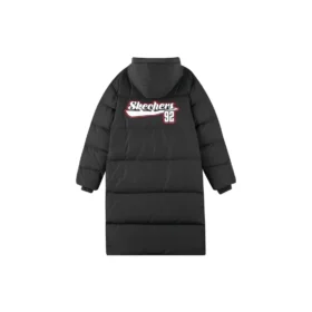 Lange Daunenjacke mit Buchstaben-Grafik „Black“
