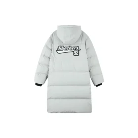 Lange Daunenjacke mit Buchstaben-Grafik „Weiss“
