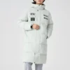 Lange Daunenjacke mit Buchstaben-Grafik „Weiss“