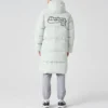Lange Daunenjacke mit Buchstaben-Grafik „Weiss“