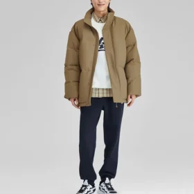 Sport Lifestyle Series Daunenjacke mit Reissverschluss und Buchstabenprint „Tan“